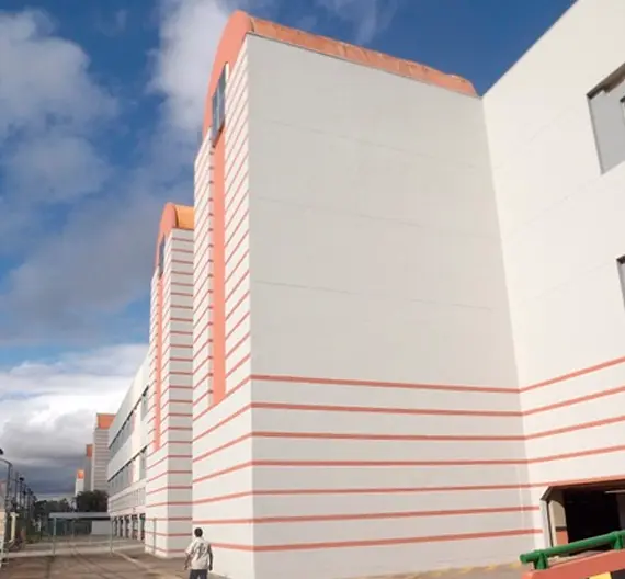Fachada de edifício comercial pintada pela Nova Pintura e Conservação